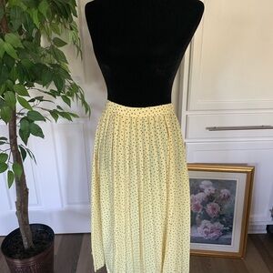 Light yellow vintage Leslie Fay pleated skirt